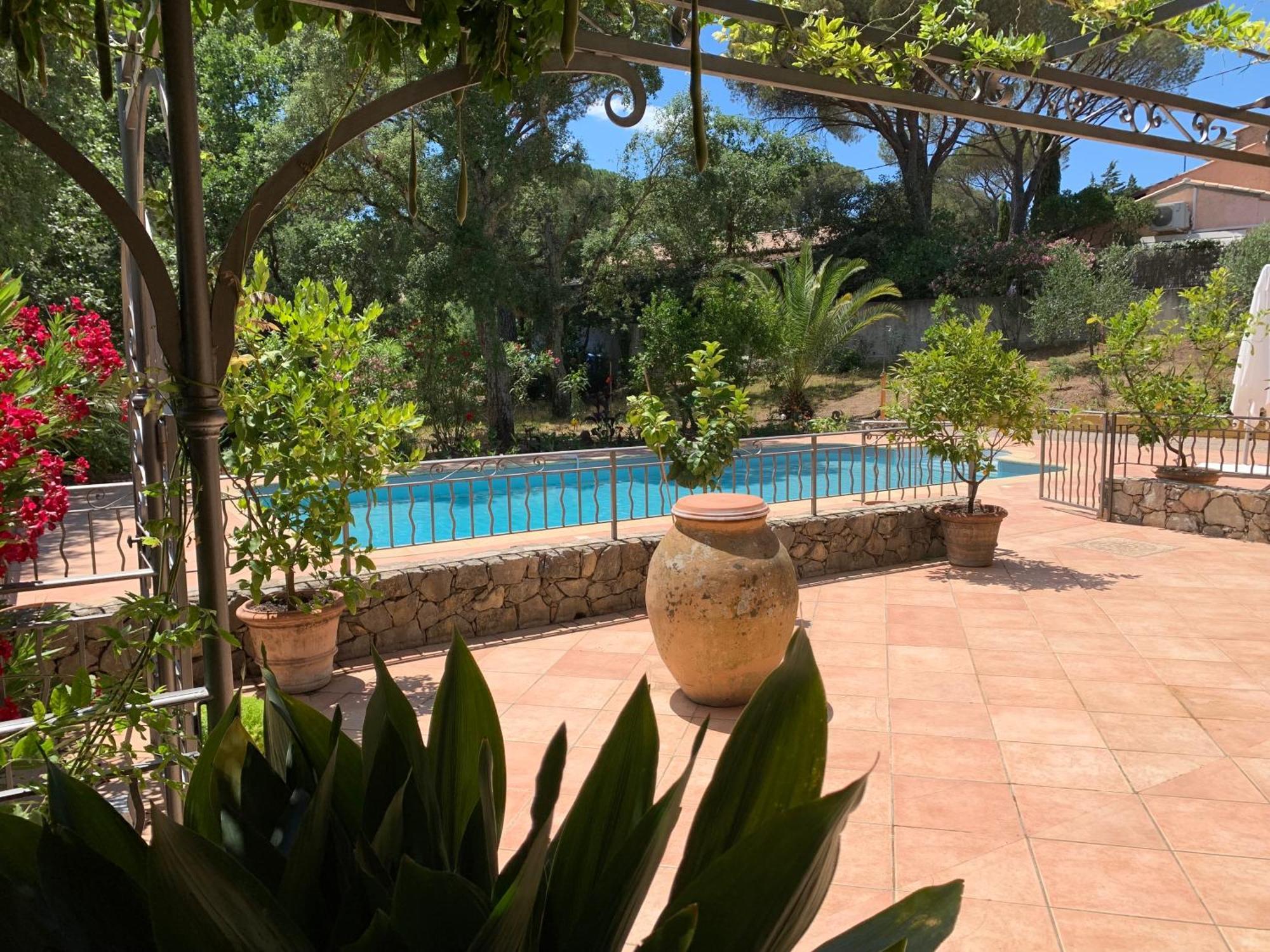 Sous Les Pins Parasols Vidauban Eksteriør billede